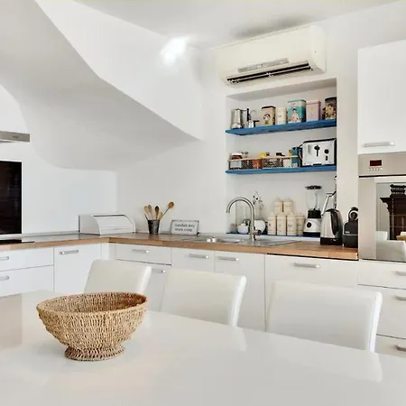 Adriana Seaside Apartment